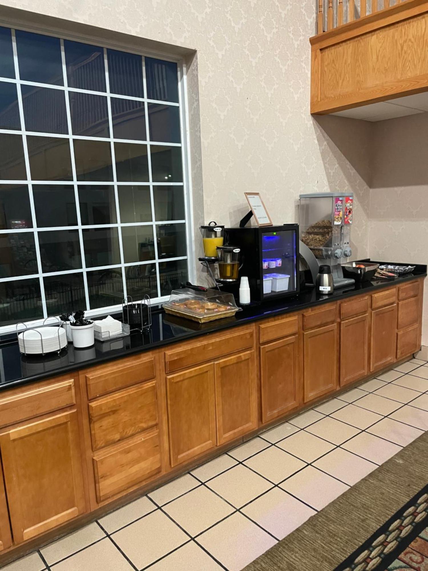 Super 8 By Wyndham Harrisburg Hershey North Dış mekan fotoğraf