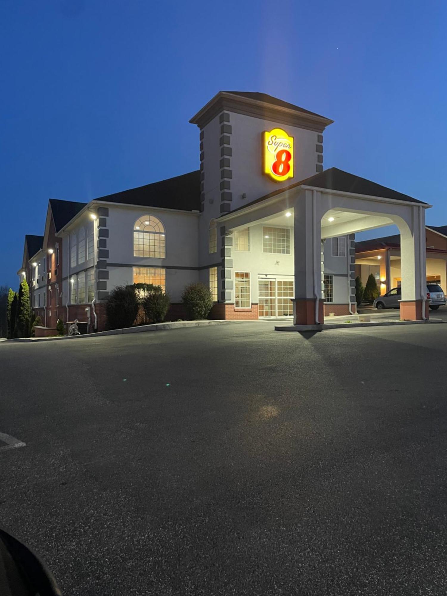 Super 8 By Wyndham Harrisburg Hershey North Dış mekan fotoğraf